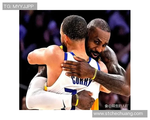 詹姆斯与勇士球员发生肢体冲突，场边一片混乱